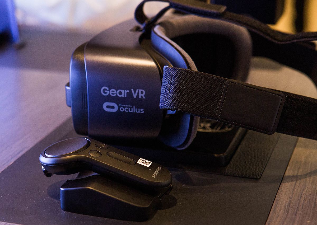 Samsung GearVR, a failed VR headset from 2015, created in collaboration with Oculus. Credits: wikipedia